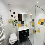 Διαμέρισμα Charming Duplex With Balcony - *